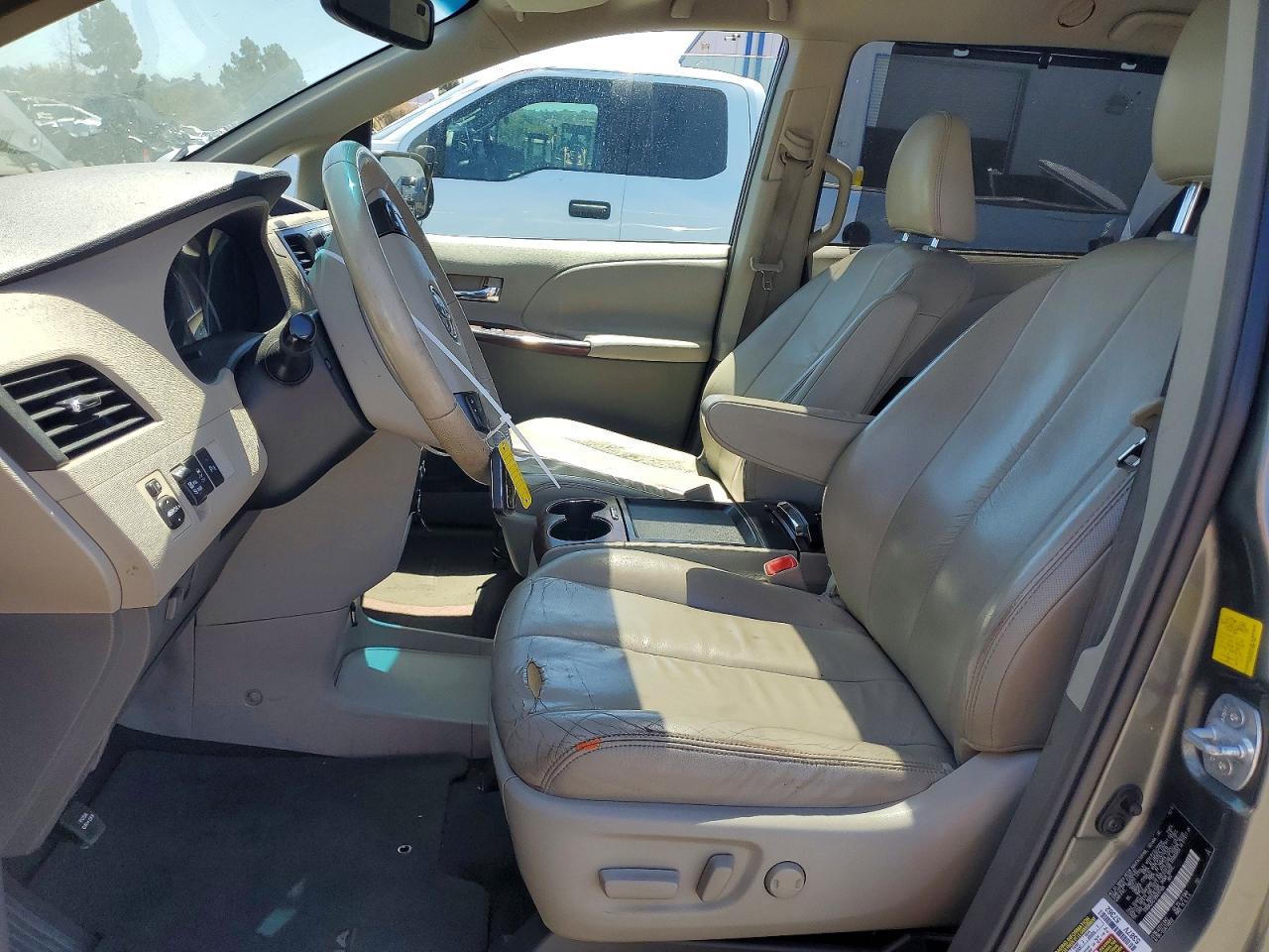2011 Toyota Sienna Xle 7-Passenger - Фото 7