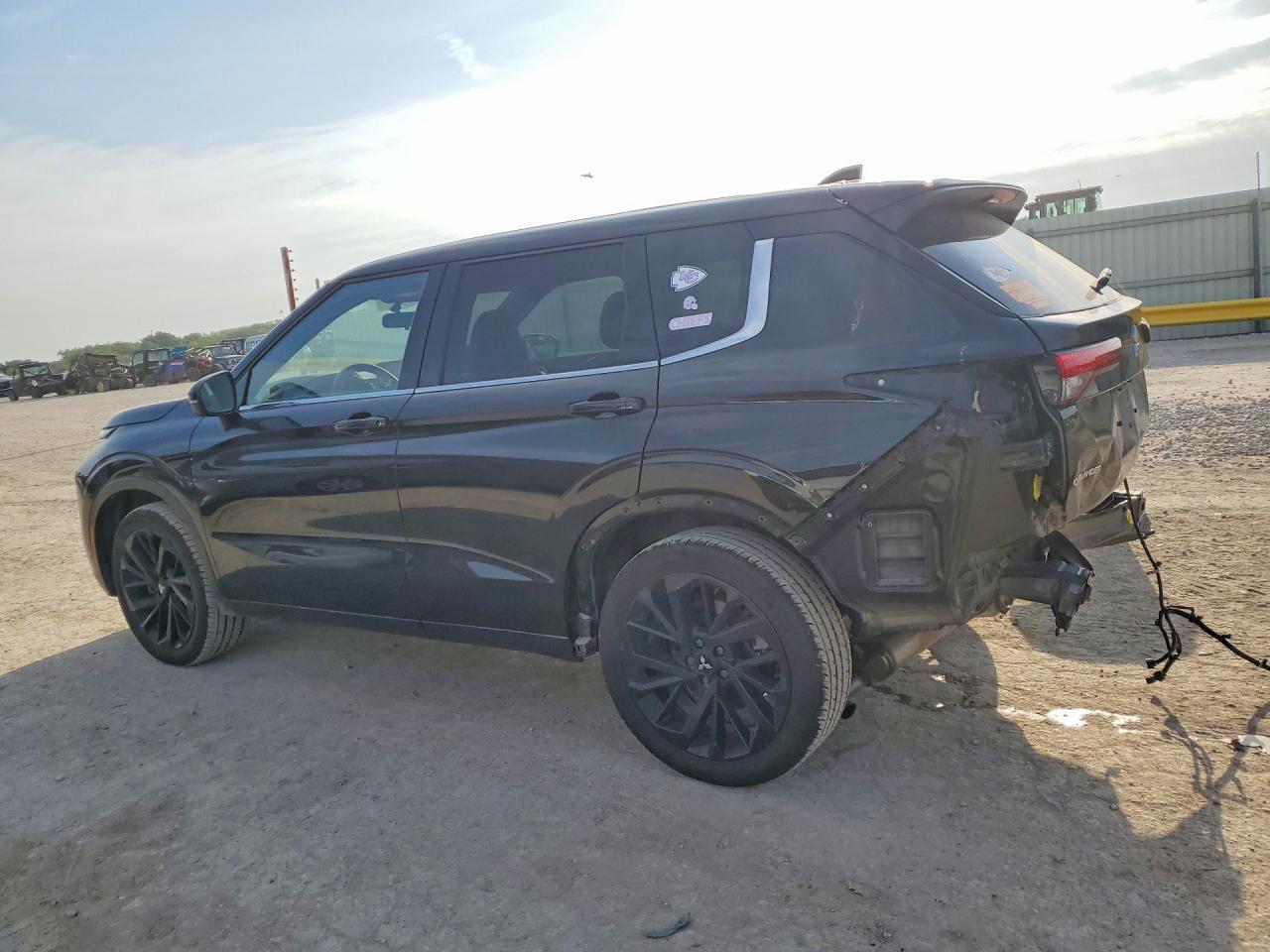 2024 Mitsubishi Outlander Se - Фото 2
