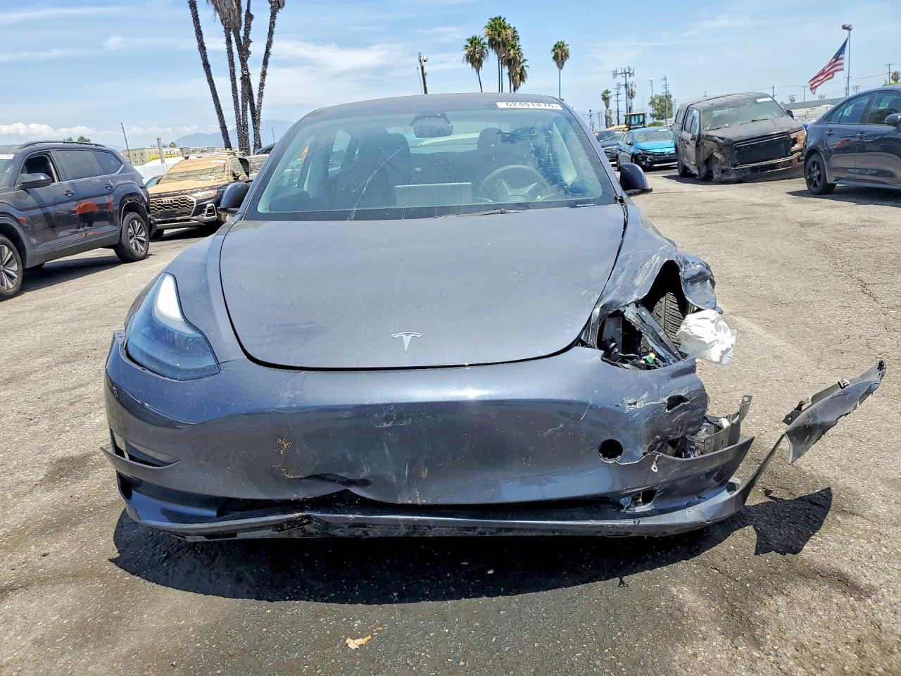 2023 Tesla Model 3 - Фото 5