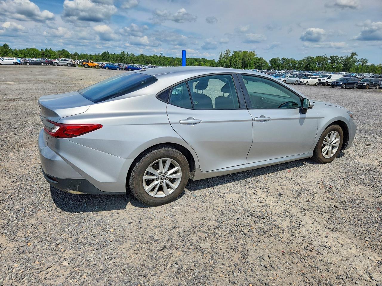 2025 Toyota Camry Le - Фото 3