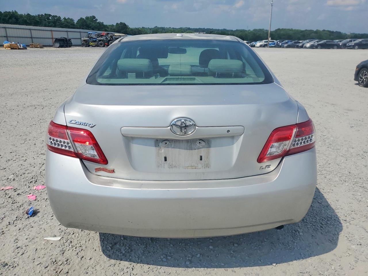 2011 Toyota Camry Le - Image 6