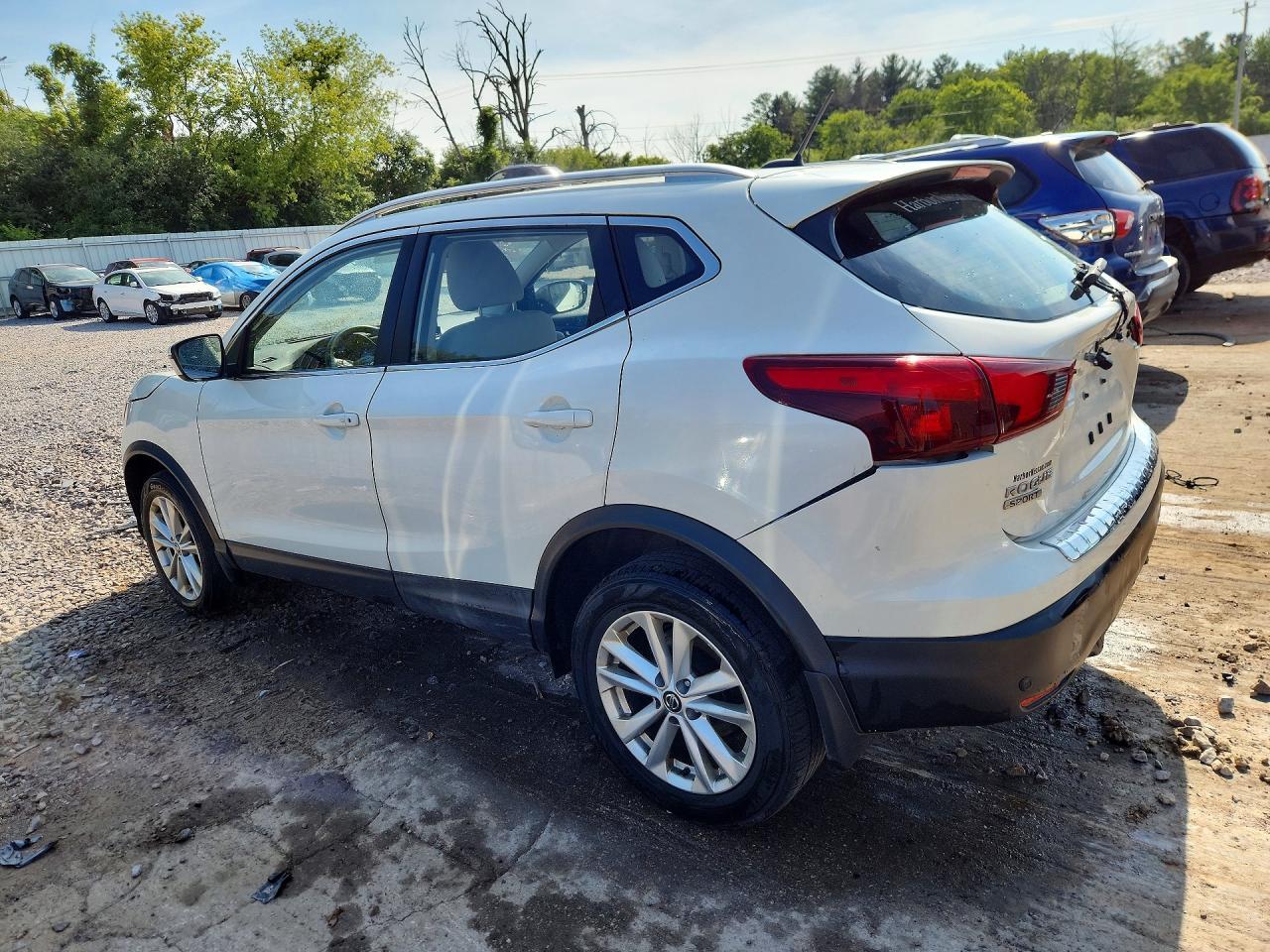 2019 Nissan Rogue Sport Sv - Image 2