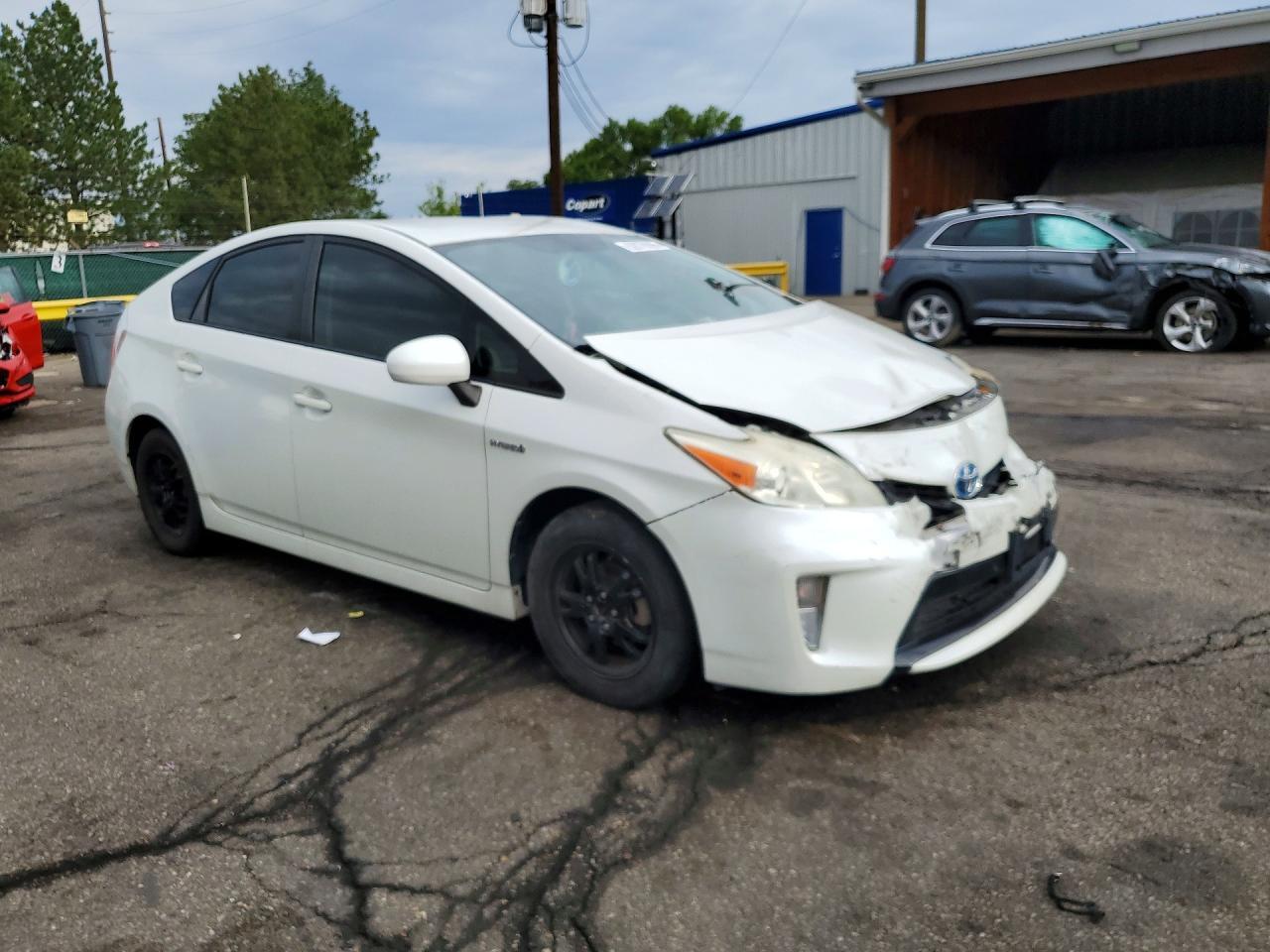 2014 Toyota Prius Three - Image 4