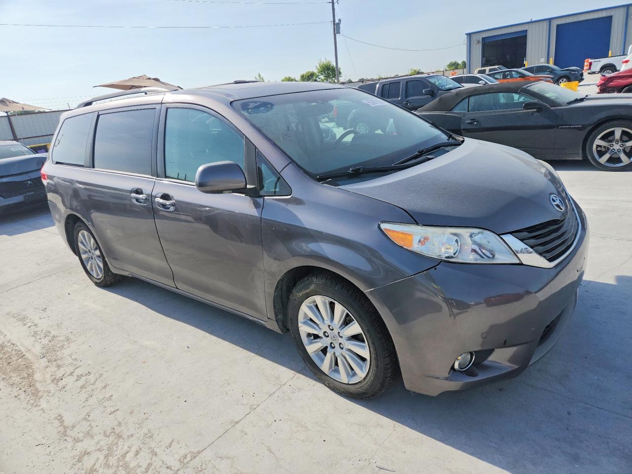 2011 Toyota Sienna Limited 7-Passenger - Image 4