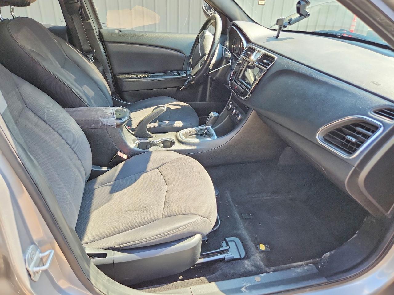 2013 Chrysler 200 Touring - Фото 7