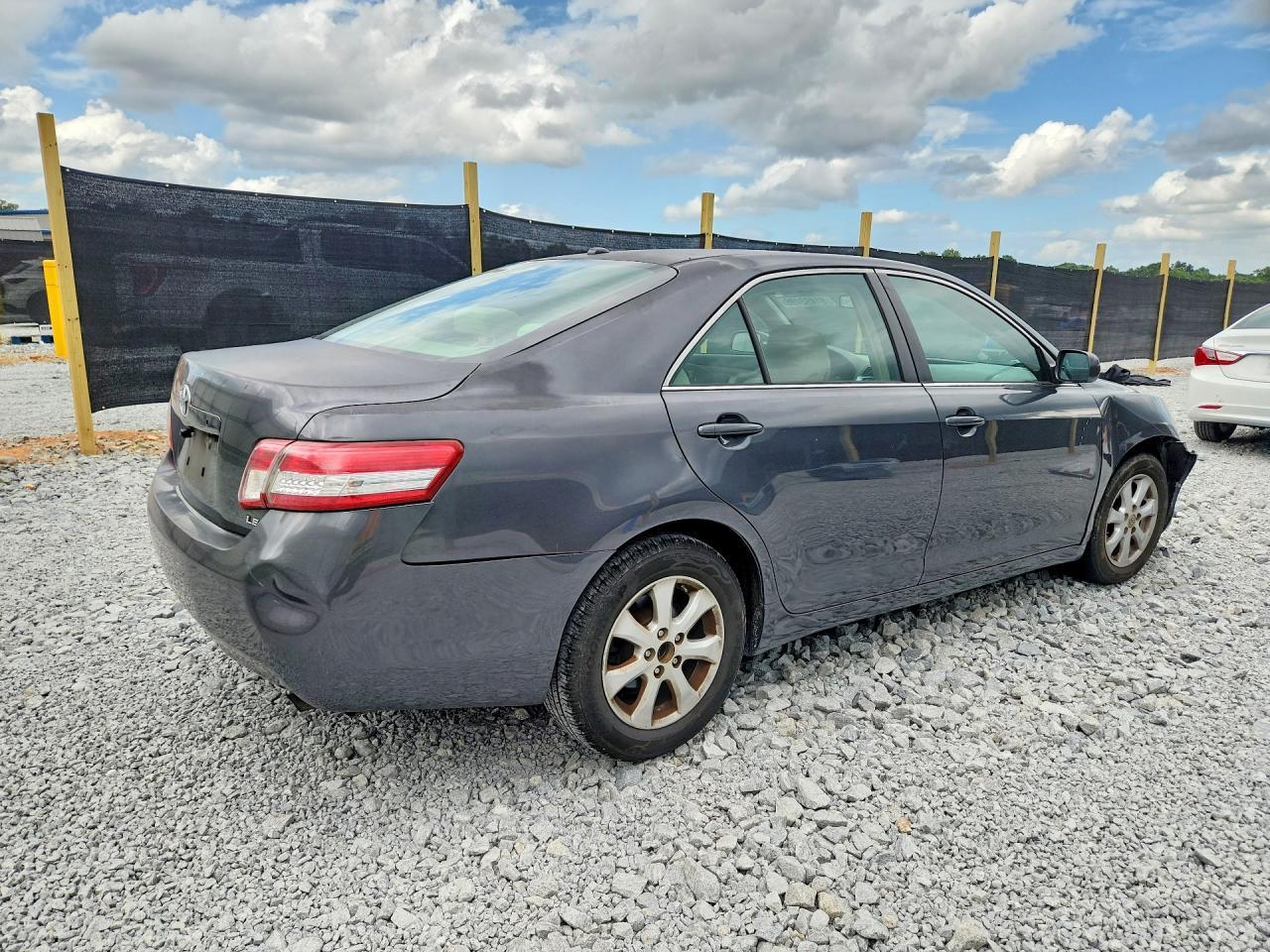 2011 Toyota Camry Le - Фото 3