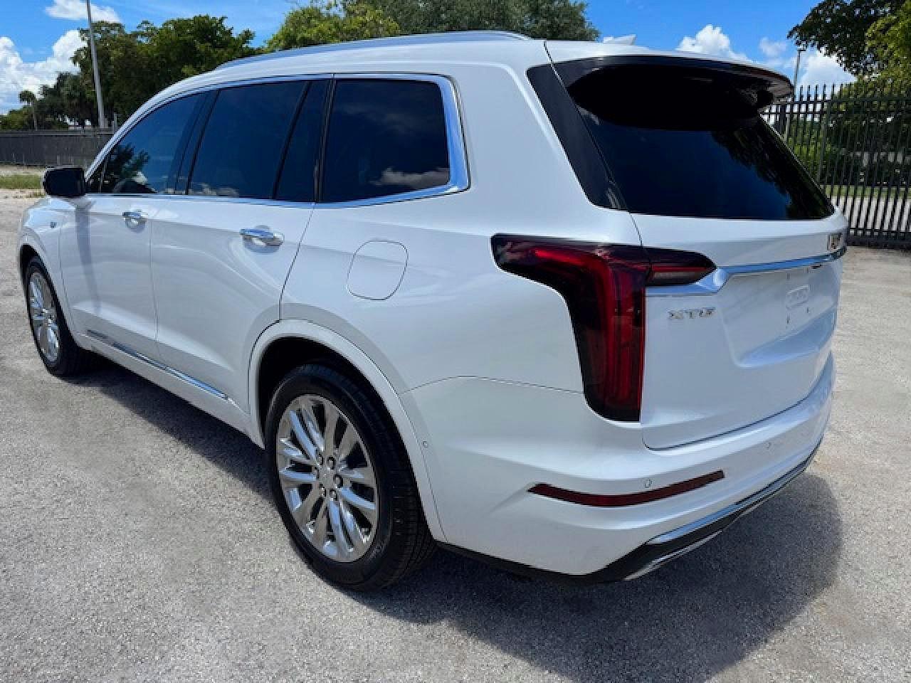 2021 Cadillac Xt6 Premium Luxury - Image 2