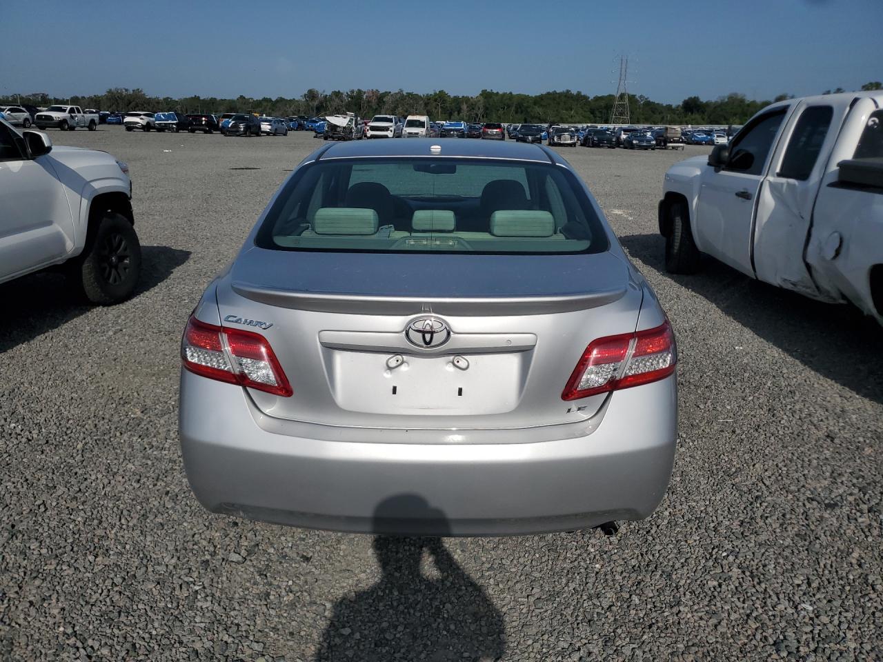 2011 Toyota Camry Le - Фото 6