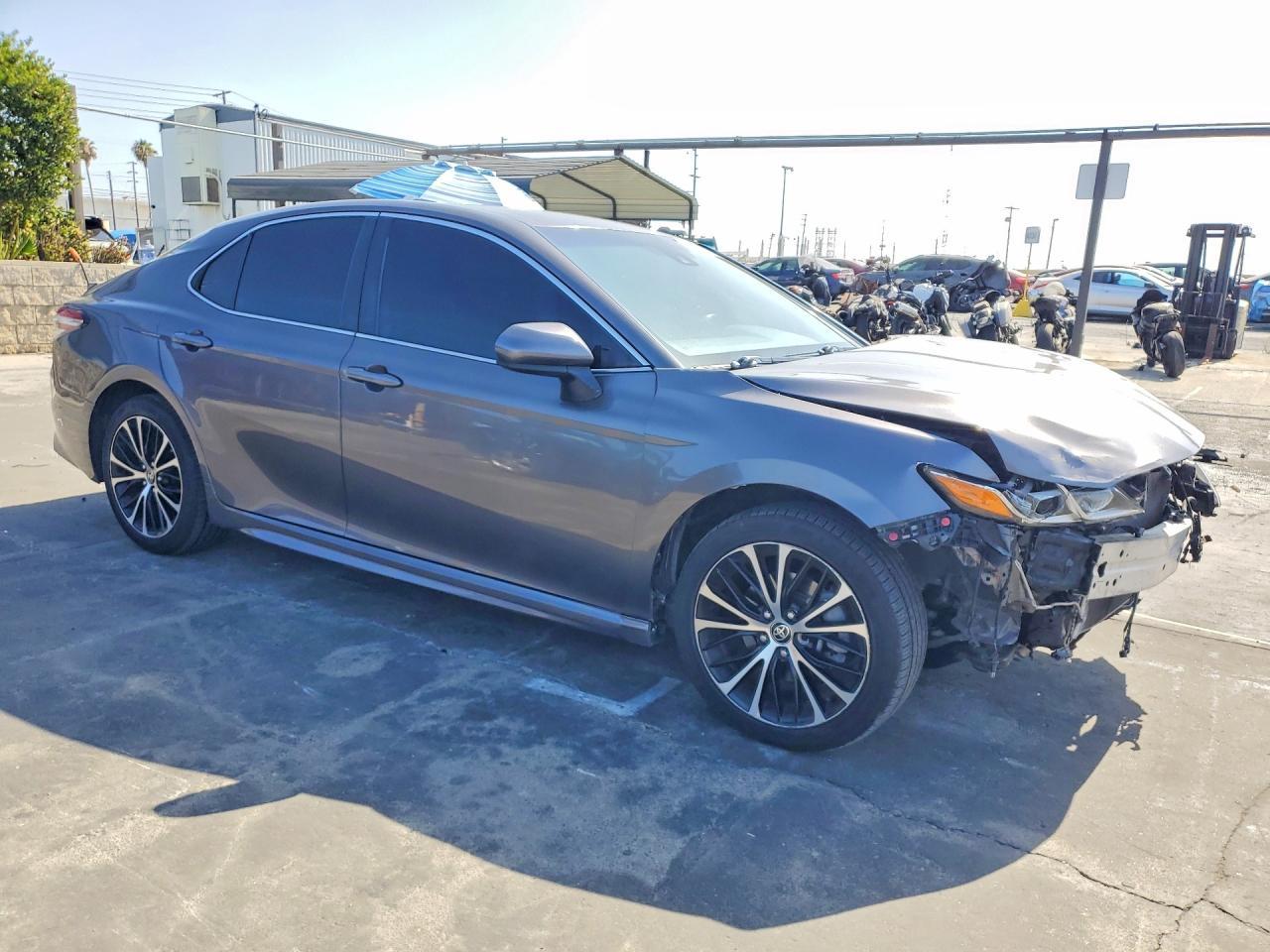 2020 Toyota Camry Se - Фото 4
