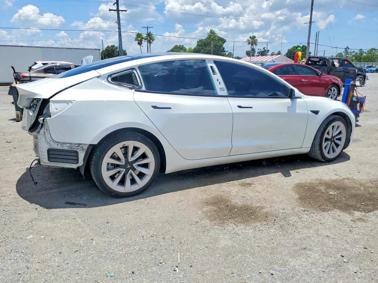 2022 Tesla Model 3 - Фото 3