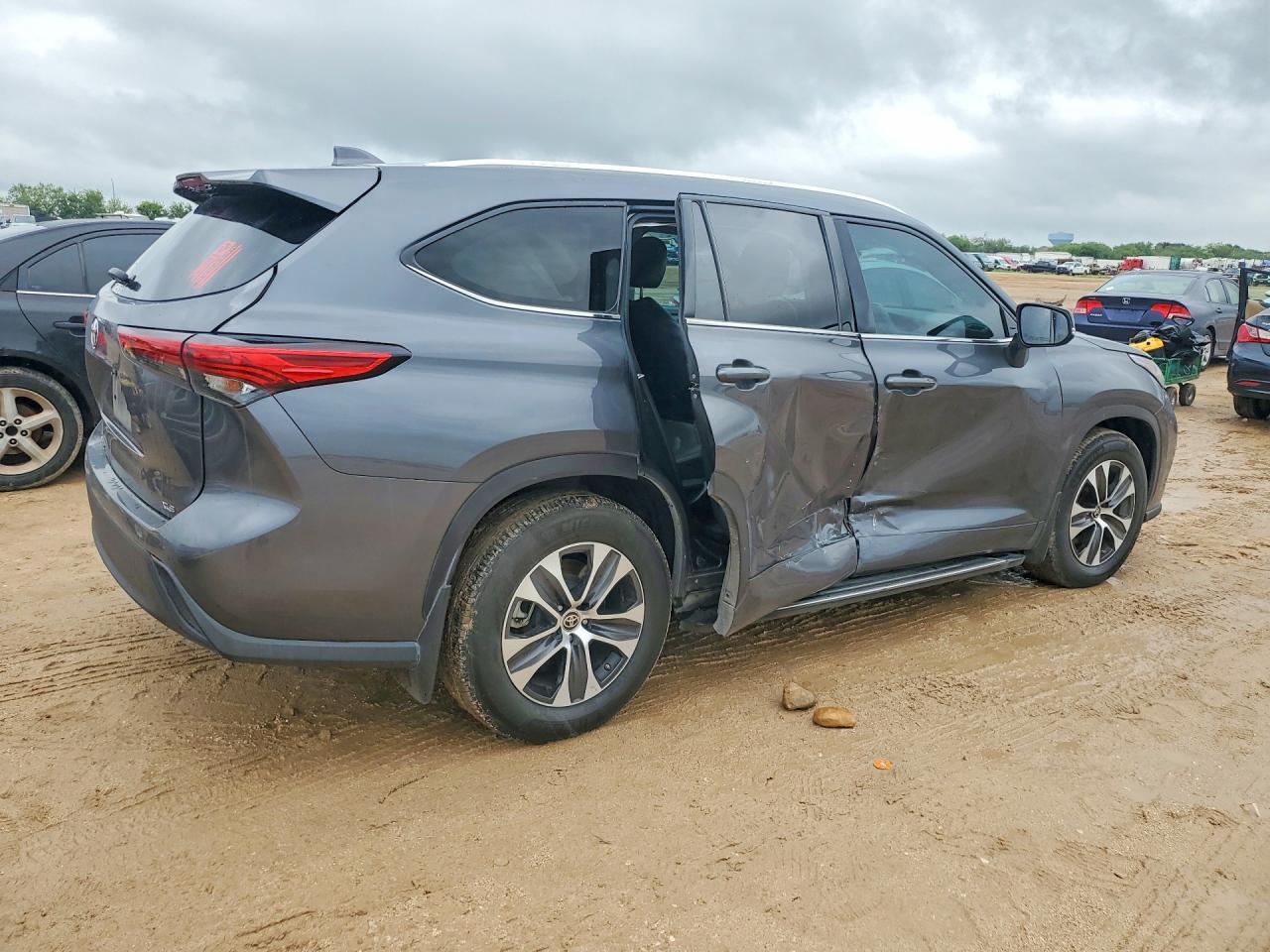 2021 Toyota Highlander Xle - Фото 3