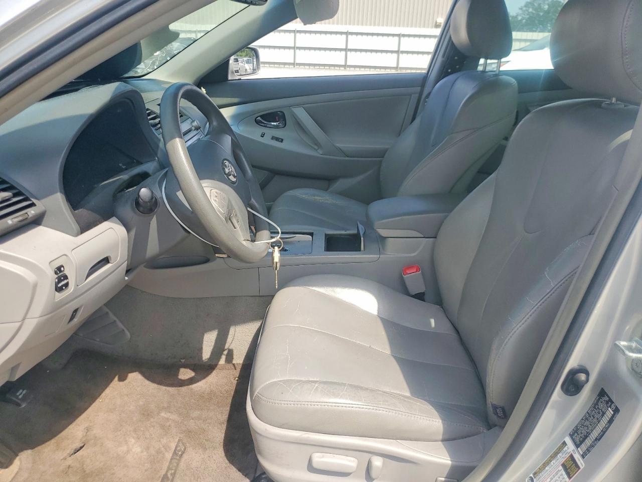 2011 Toyota Camry Le - Image 7