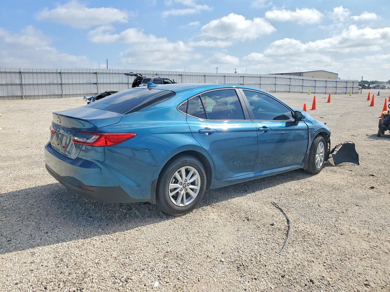 2026 Toyota Camry Le - Фото 3