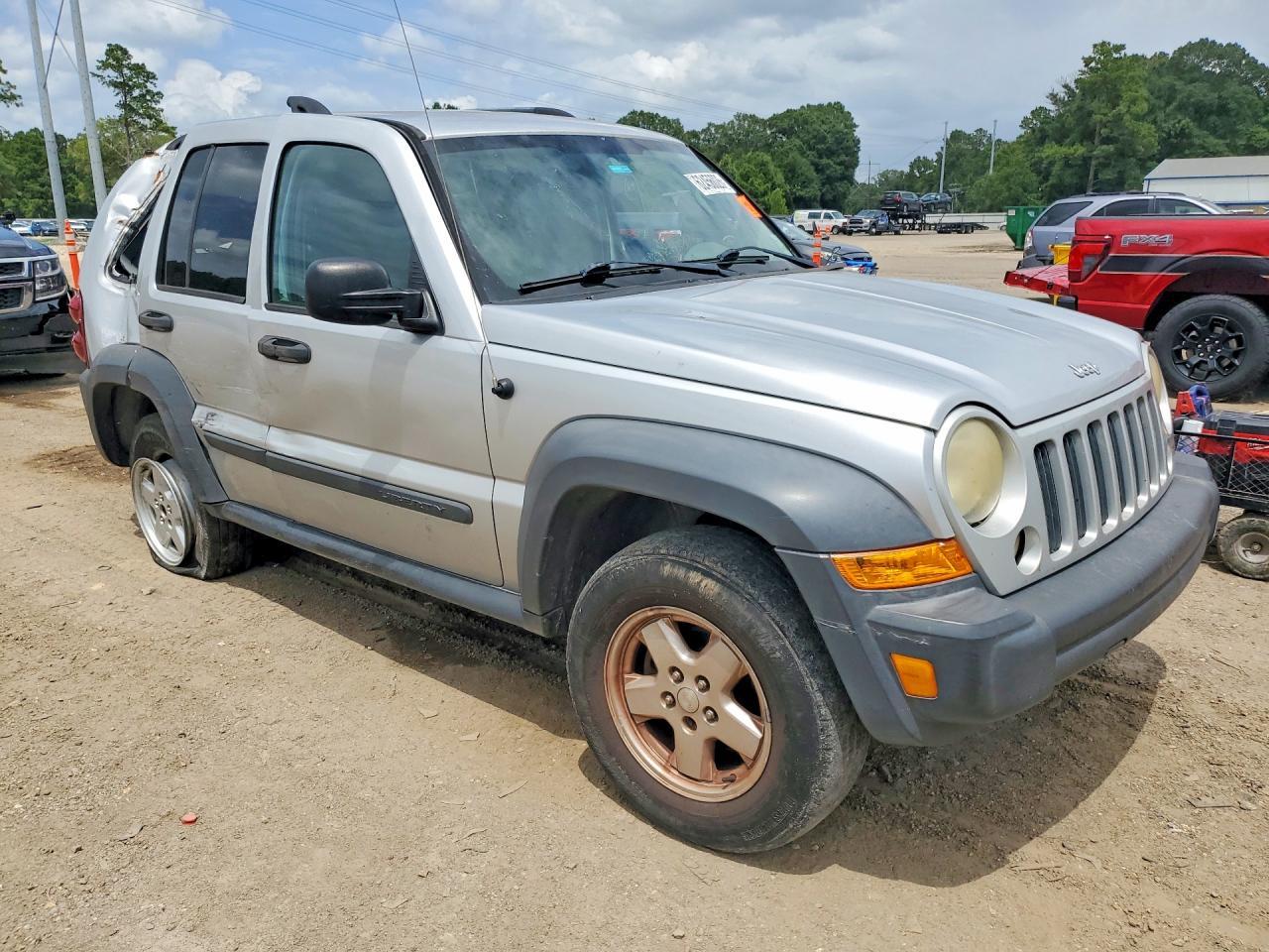 2006 Jeep Liberty Sport - Image 4