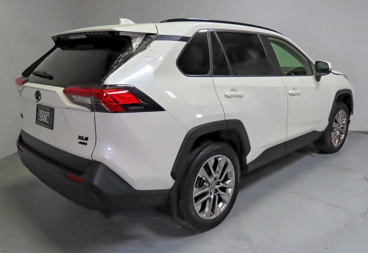 2022 Toyota Rav4 Xle Premium - Image 3