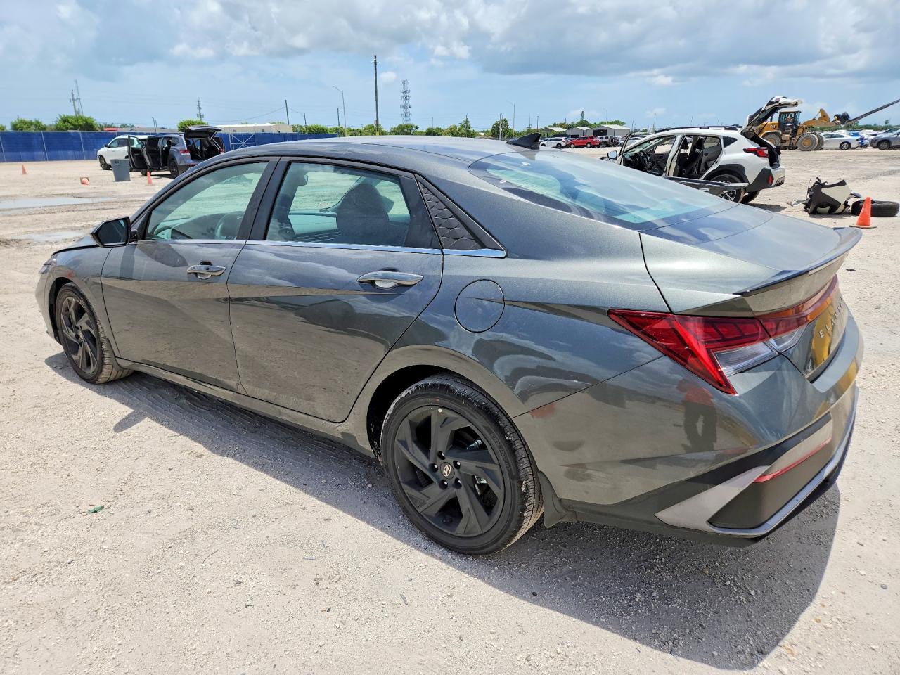 2026 Hyundai Elantra Sel Sport Premium - Image 2