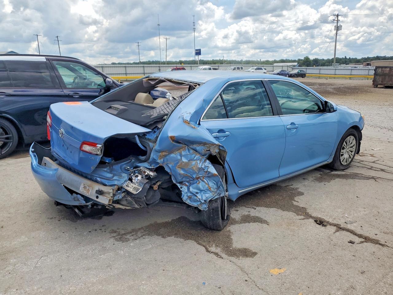 2012 Toyota Camry Le - Image 3