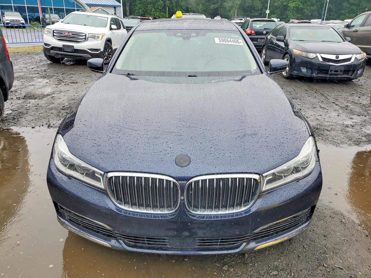 2018 BMW 750 Xi - Image 5