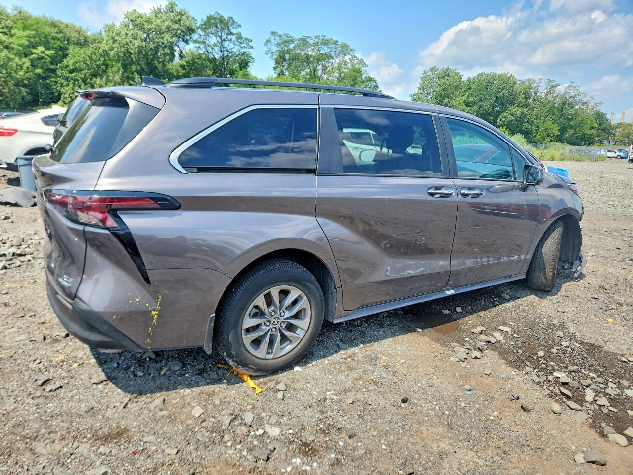2024 Toyota Sienna Xle - Фото 3