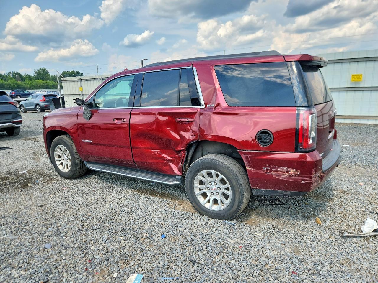 2020 GMC Yukon Sle - Фото 2