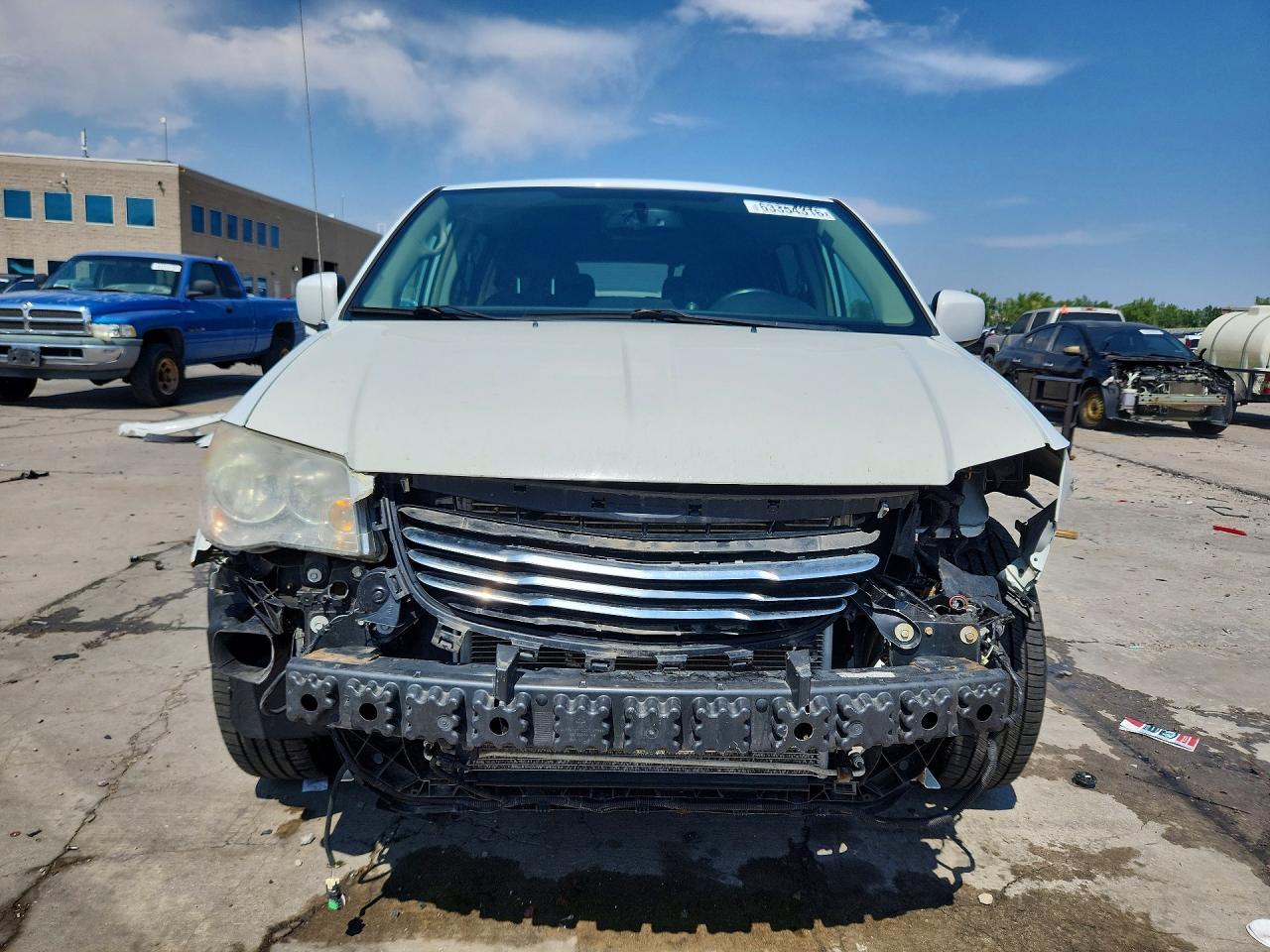 2016 Chrysler Town & Country Touring - Фото 5