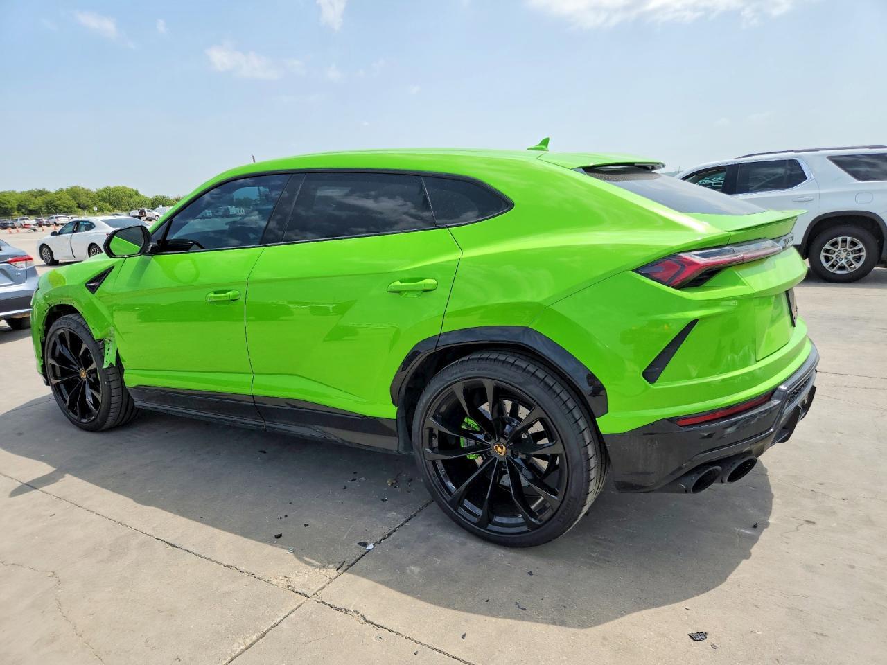 2022 Lamborghini Urus - Image 2