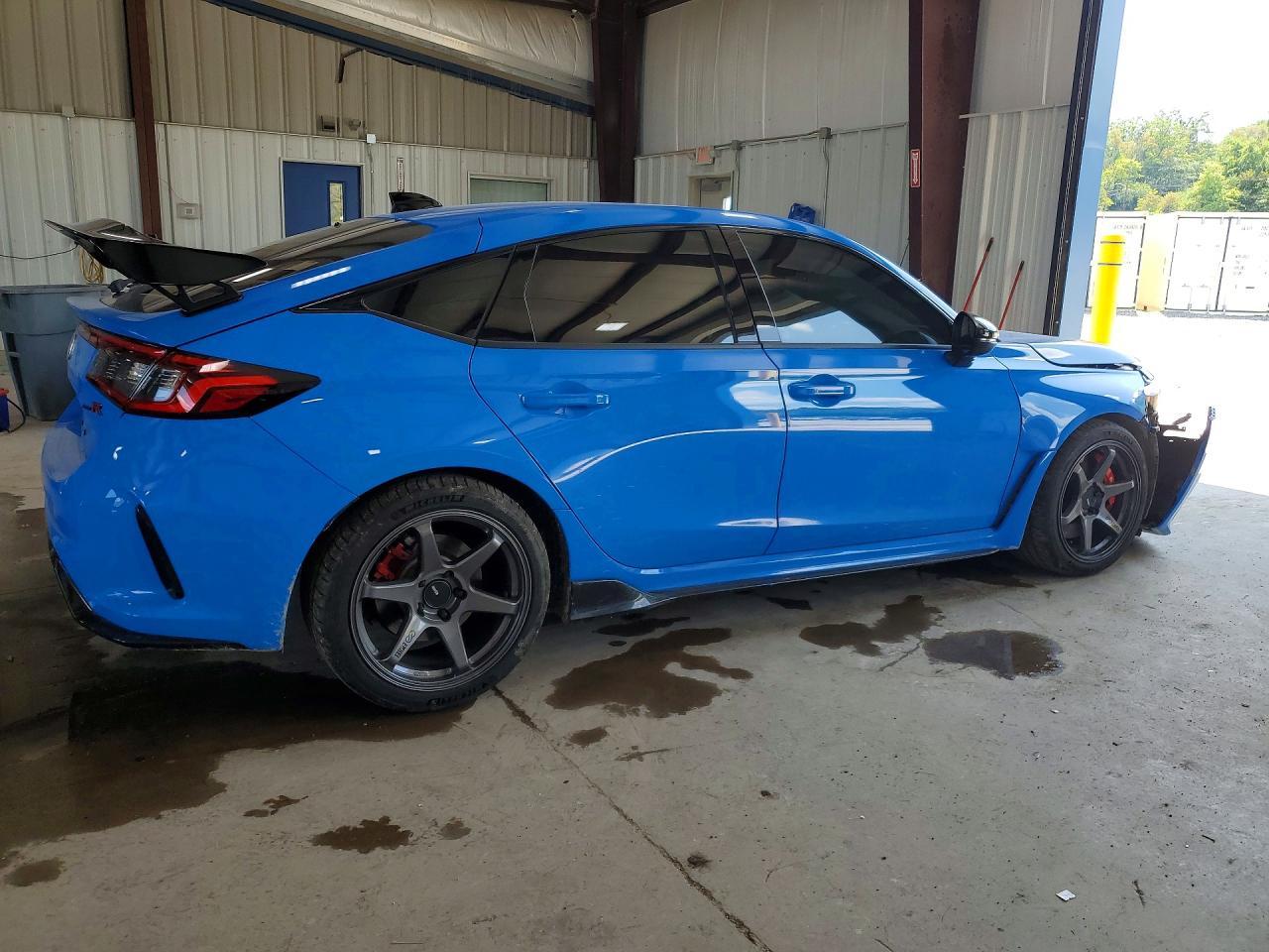 2025 Honda Civic Type-R - Image 3