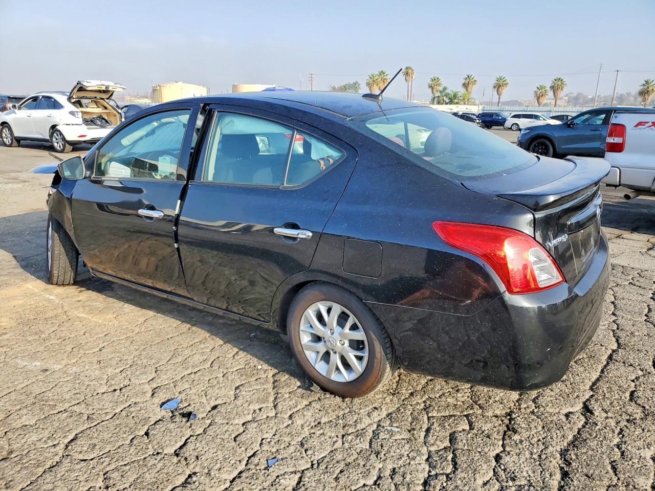 2018 Nissan Versa Sv - Фото 2