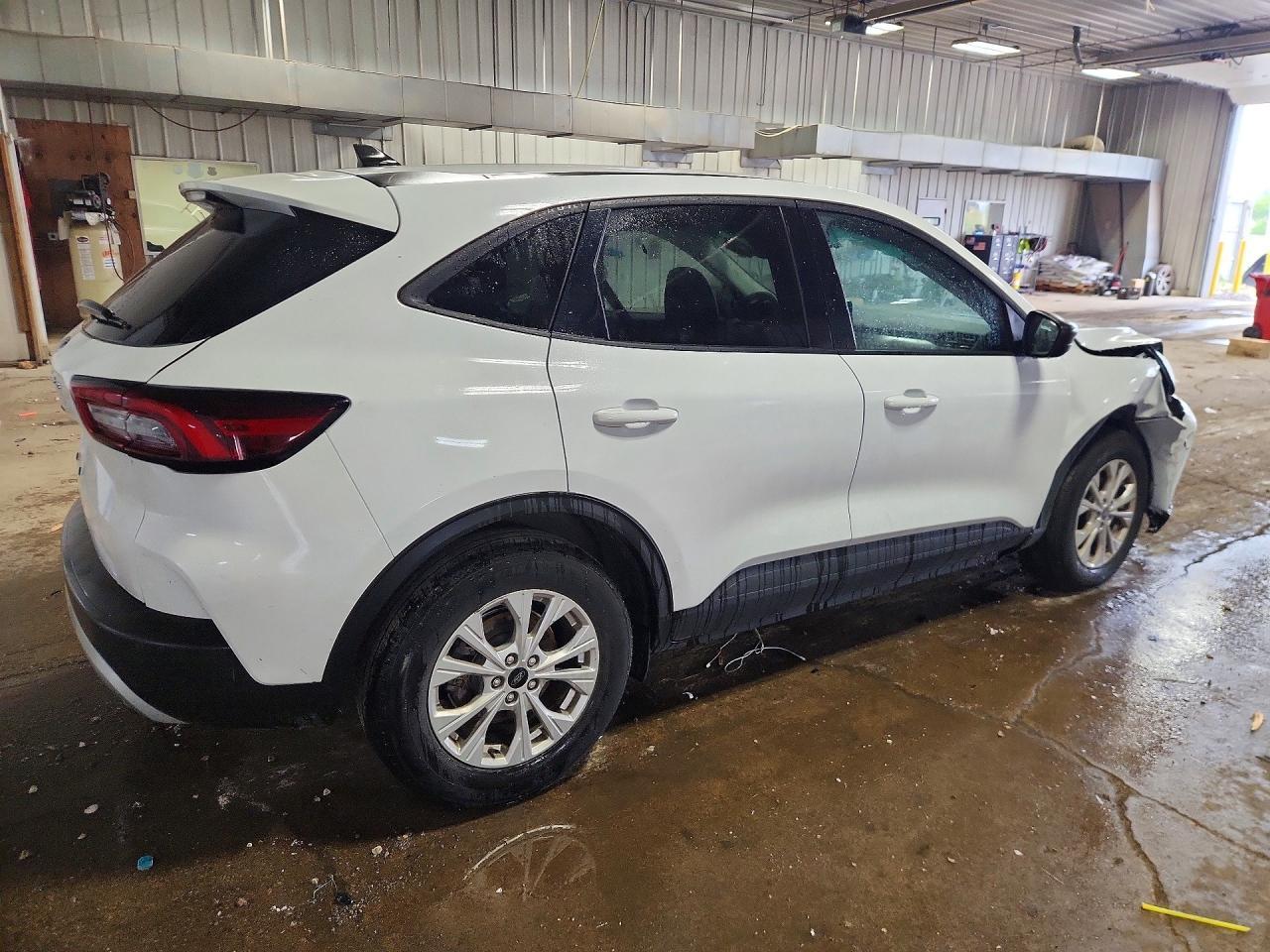 2025 Ford Escape Active - Image 3