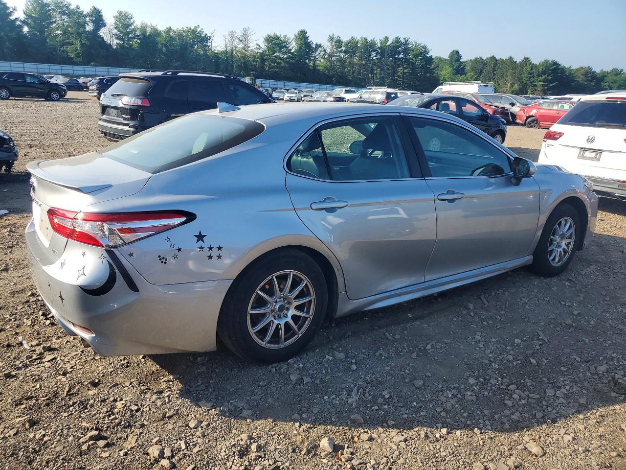 2020 Toyota Camry - Фото 3