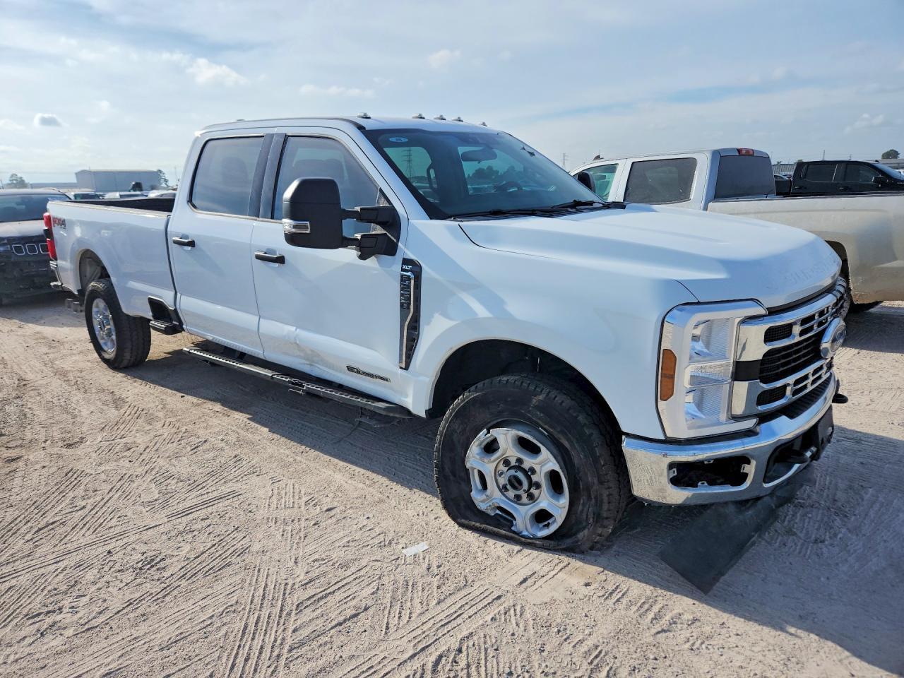 2025 Ford F250 Super Duty - Image 4