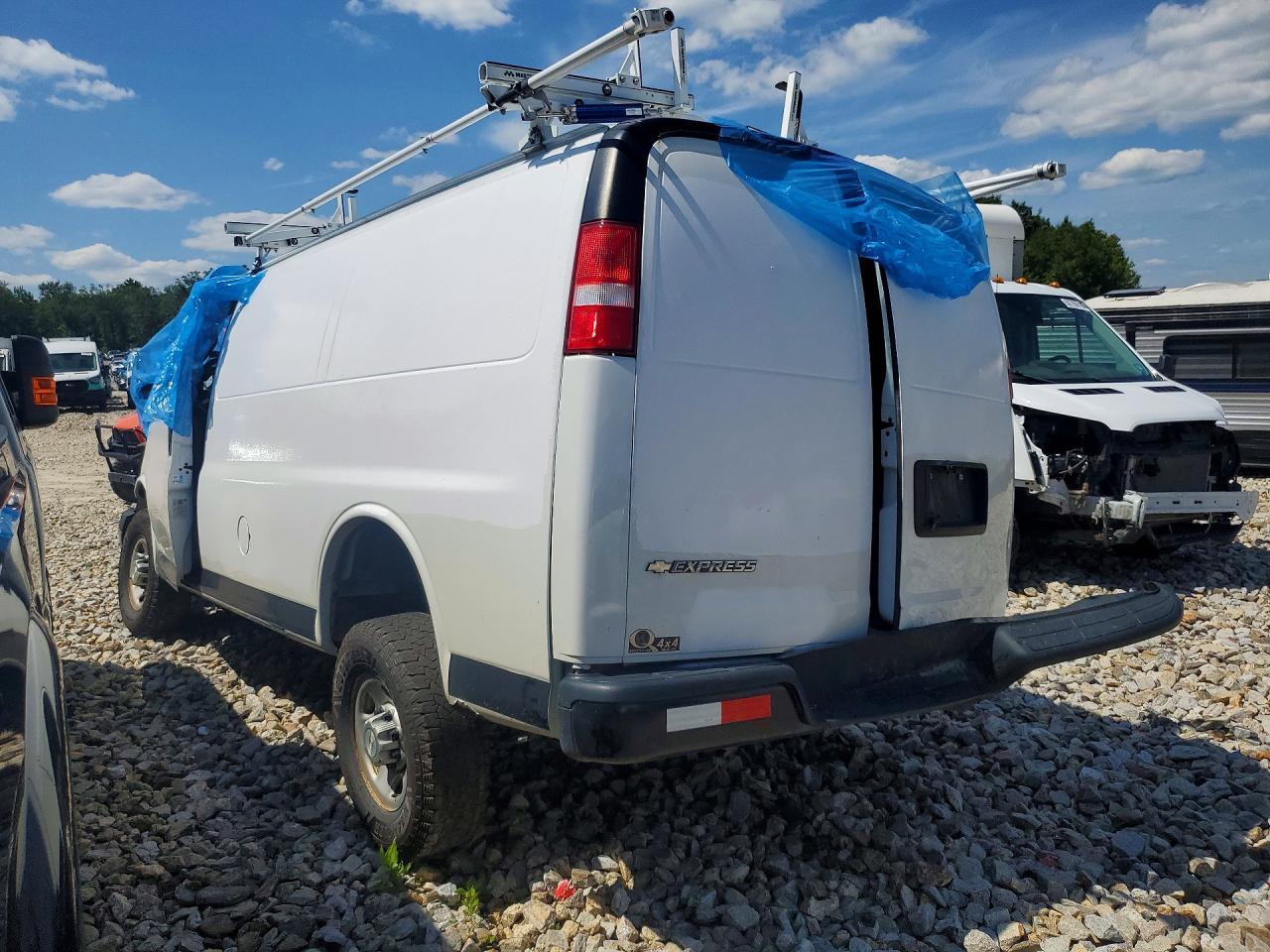 2020 Chevrolet Express G2500 - Фото 2