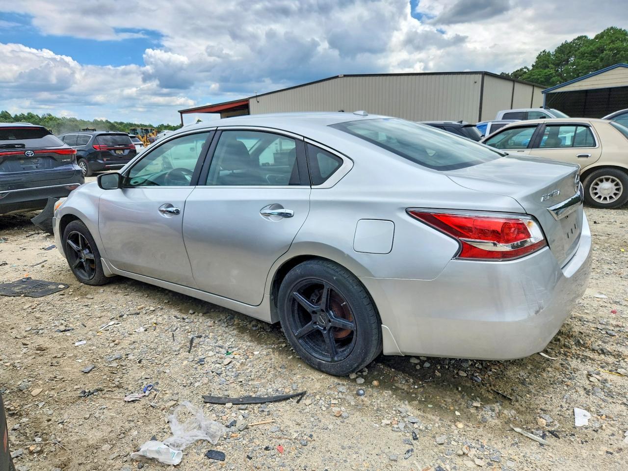 2015 Nissan Altima 2.5 S - Image 2