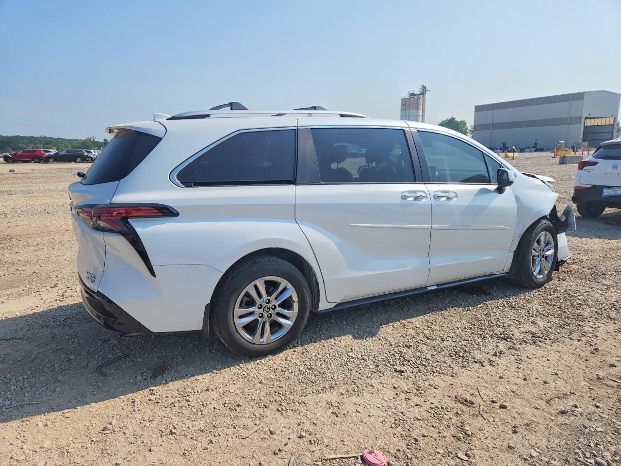 2022 Toyota Sienna Limited 7-Passenger - Фото 3