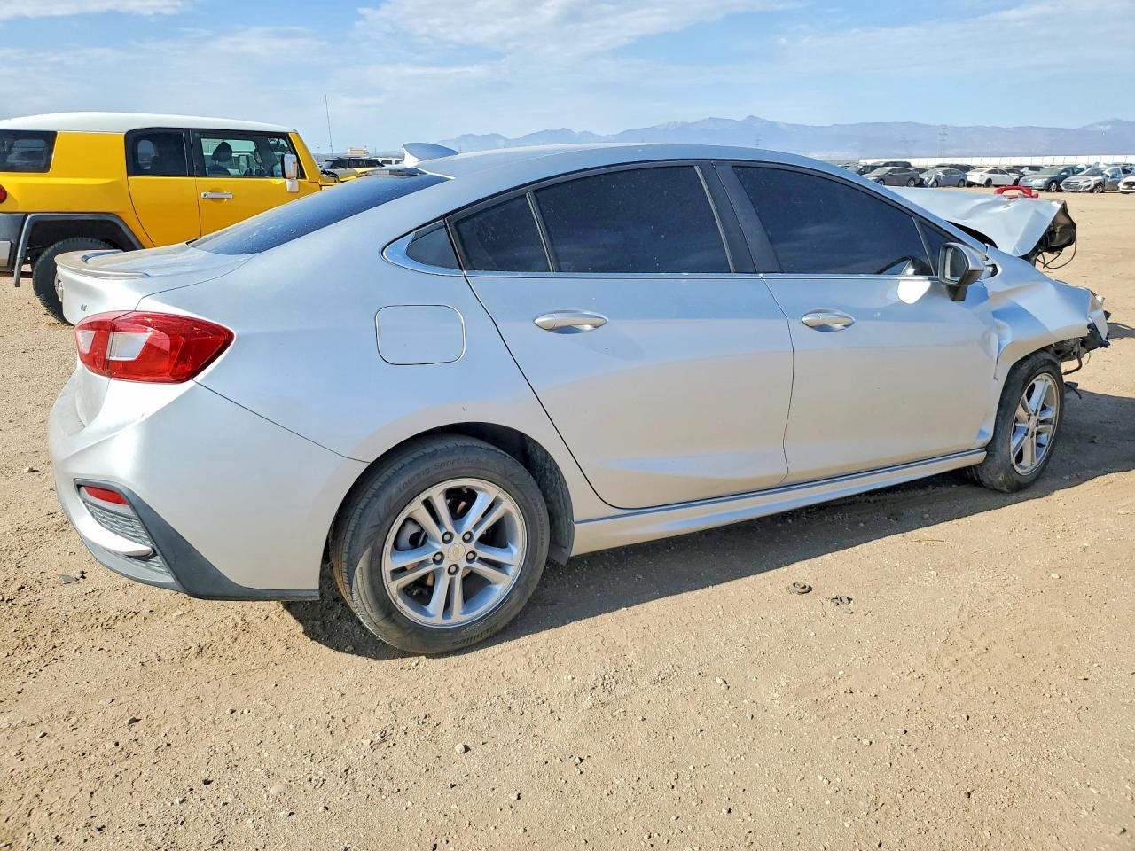 2018 Chevrolet Cruze Lt - Image 3