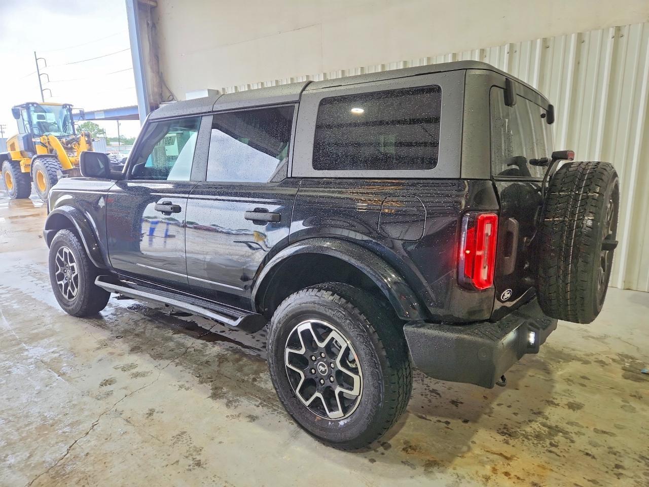 2026 Ford Bronco Outer Banks - Image 2