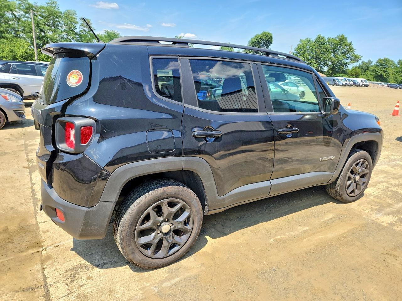 2017 Jeep Renegade Latitude - Image 3