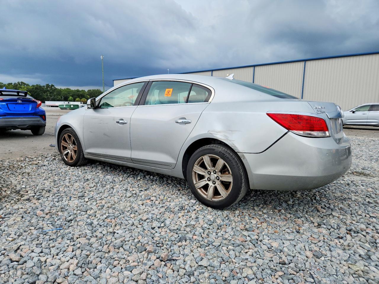 2010 Buick Lacrosse Cxl - Image 2