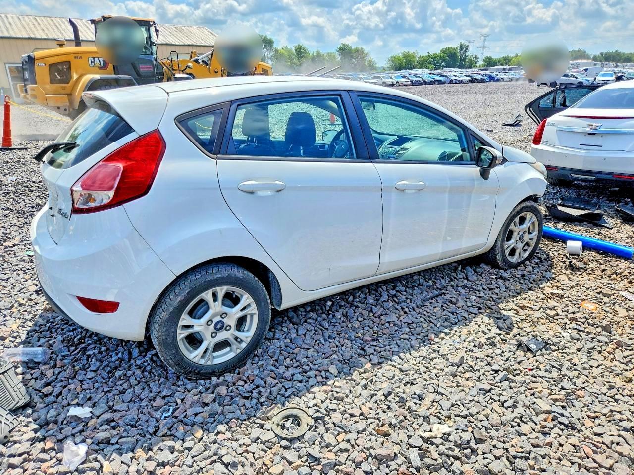2016 Ford Fiesta Se - Фото 3