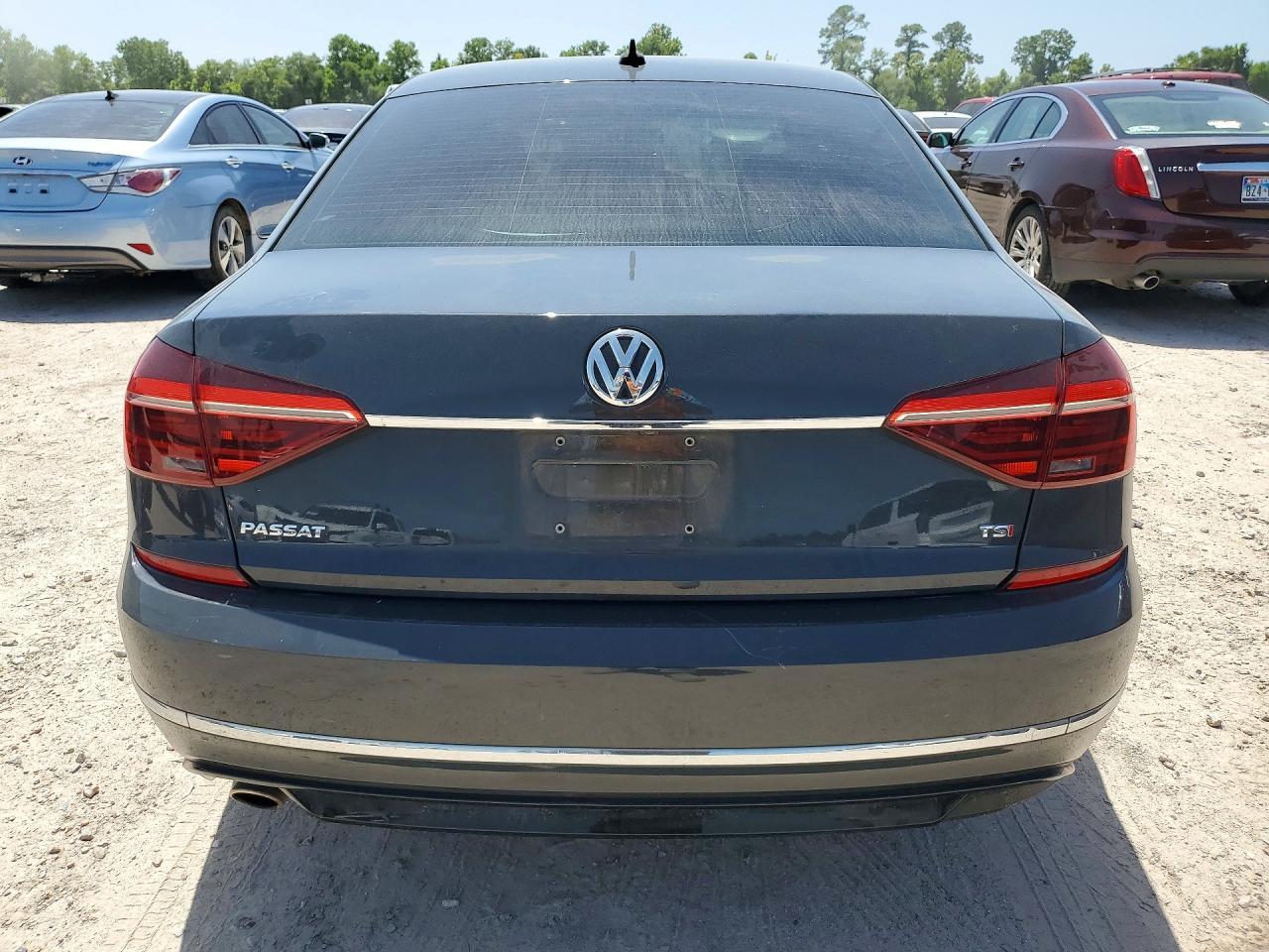 2017 Volkswagen Passat R-Line - Фото 6