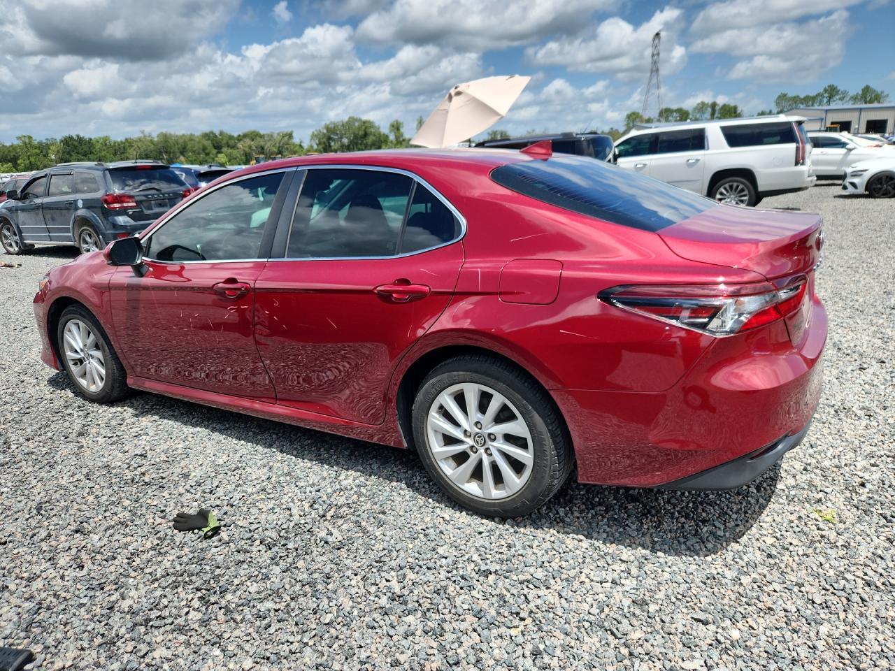 2022 Toyota Camry Le - Фото 2