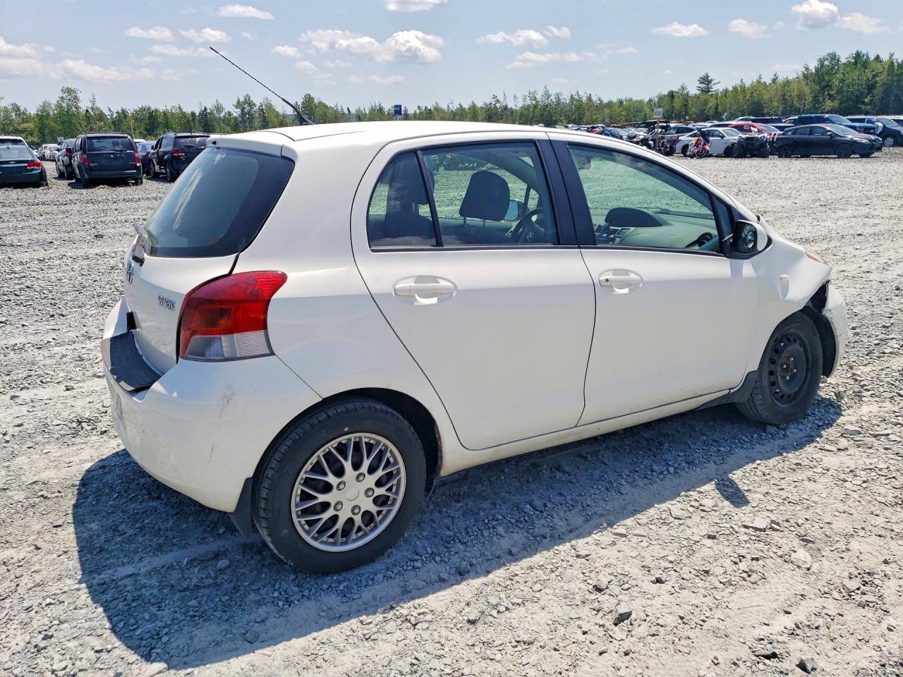 2010 Toyota Yaris Base - Фото 3