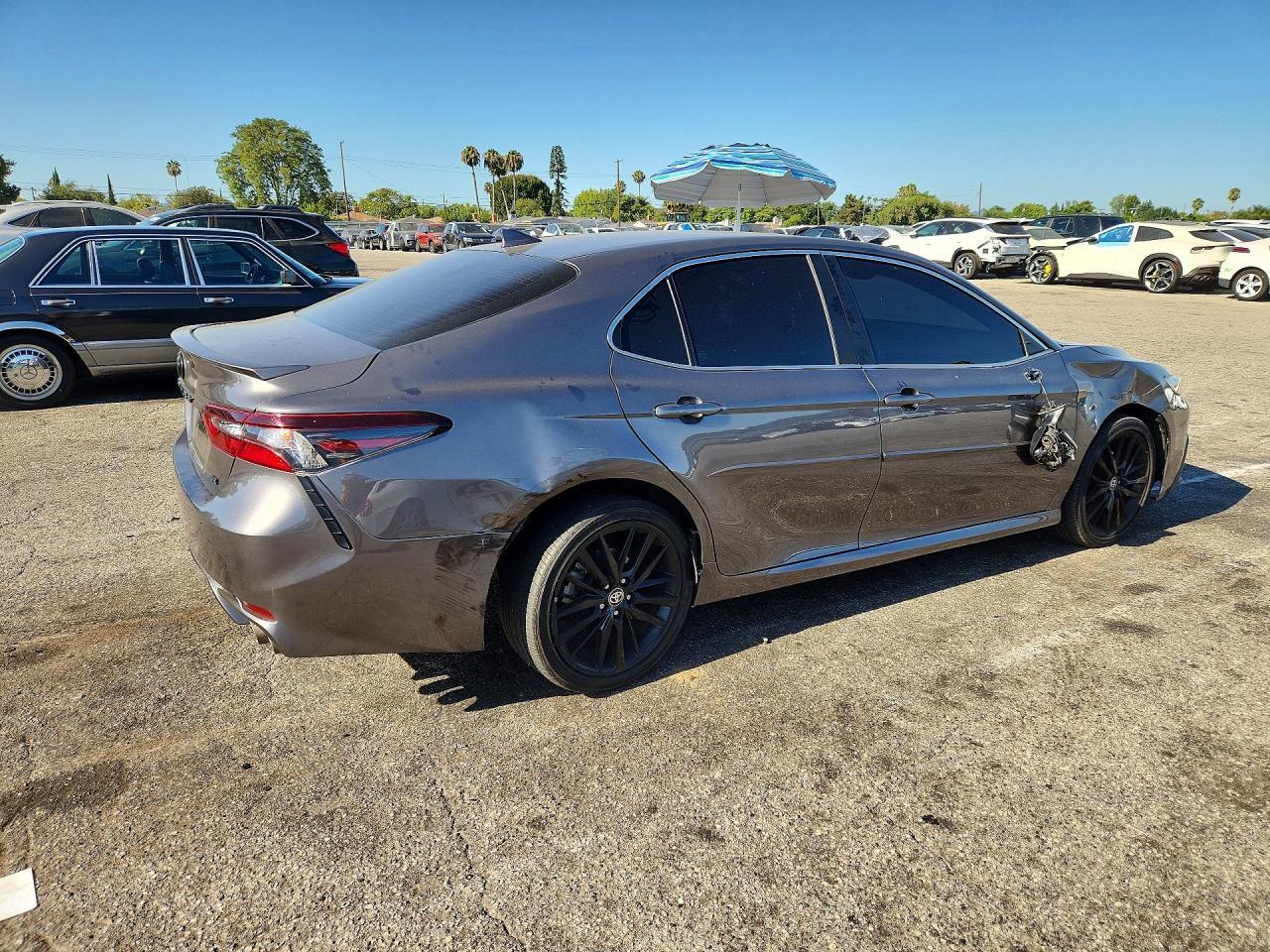 2023 Toyota Camry Se - Фото 3