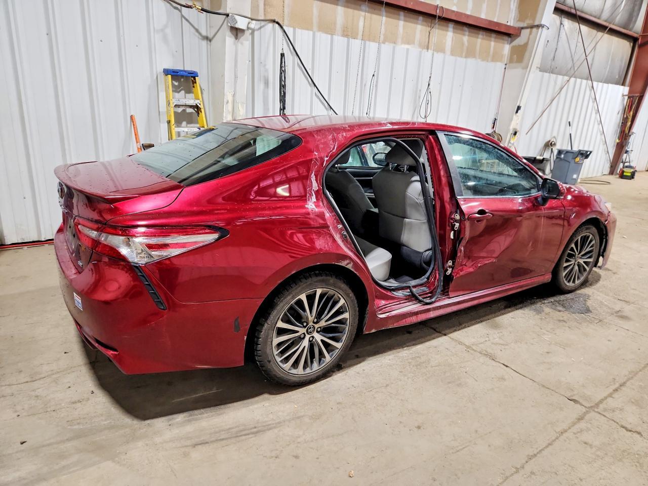 2018 Toyota Camry - Фото 3
