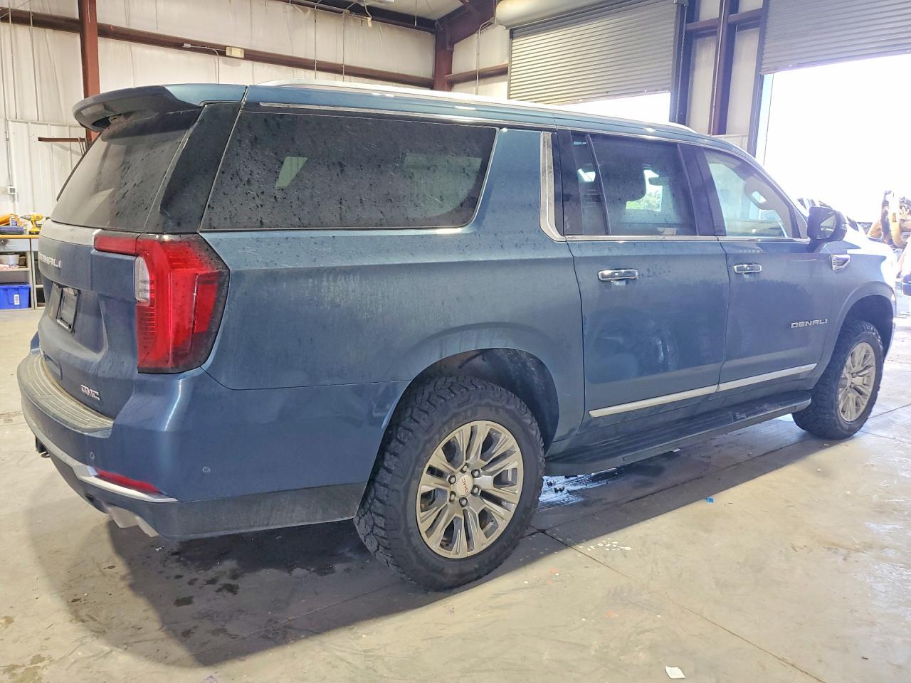 2025 GMC Yukon Xl Denali - Image 3
