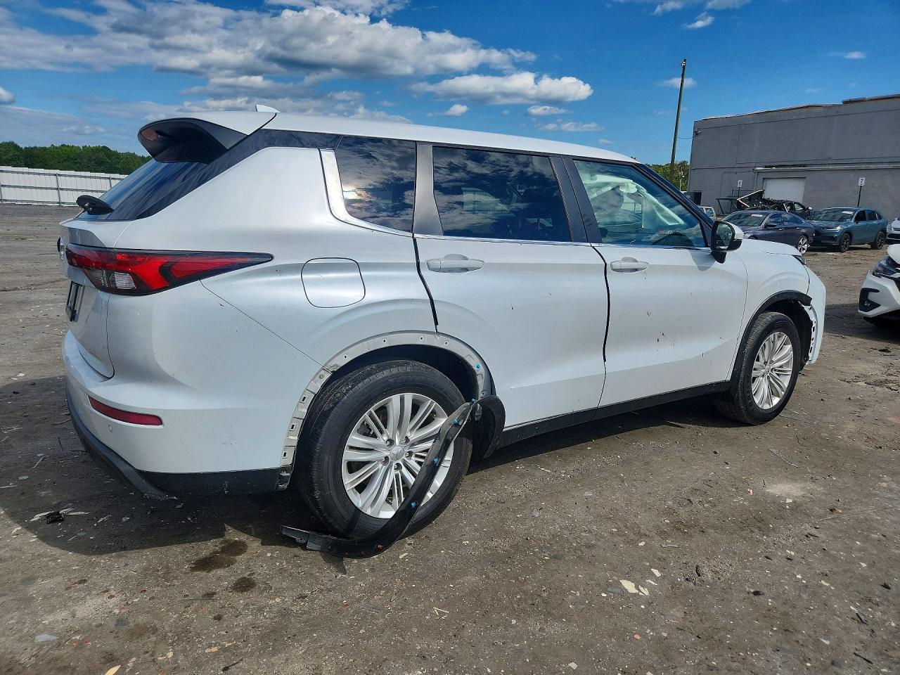 2023 Mitsubishi Outlander Es - Image 3