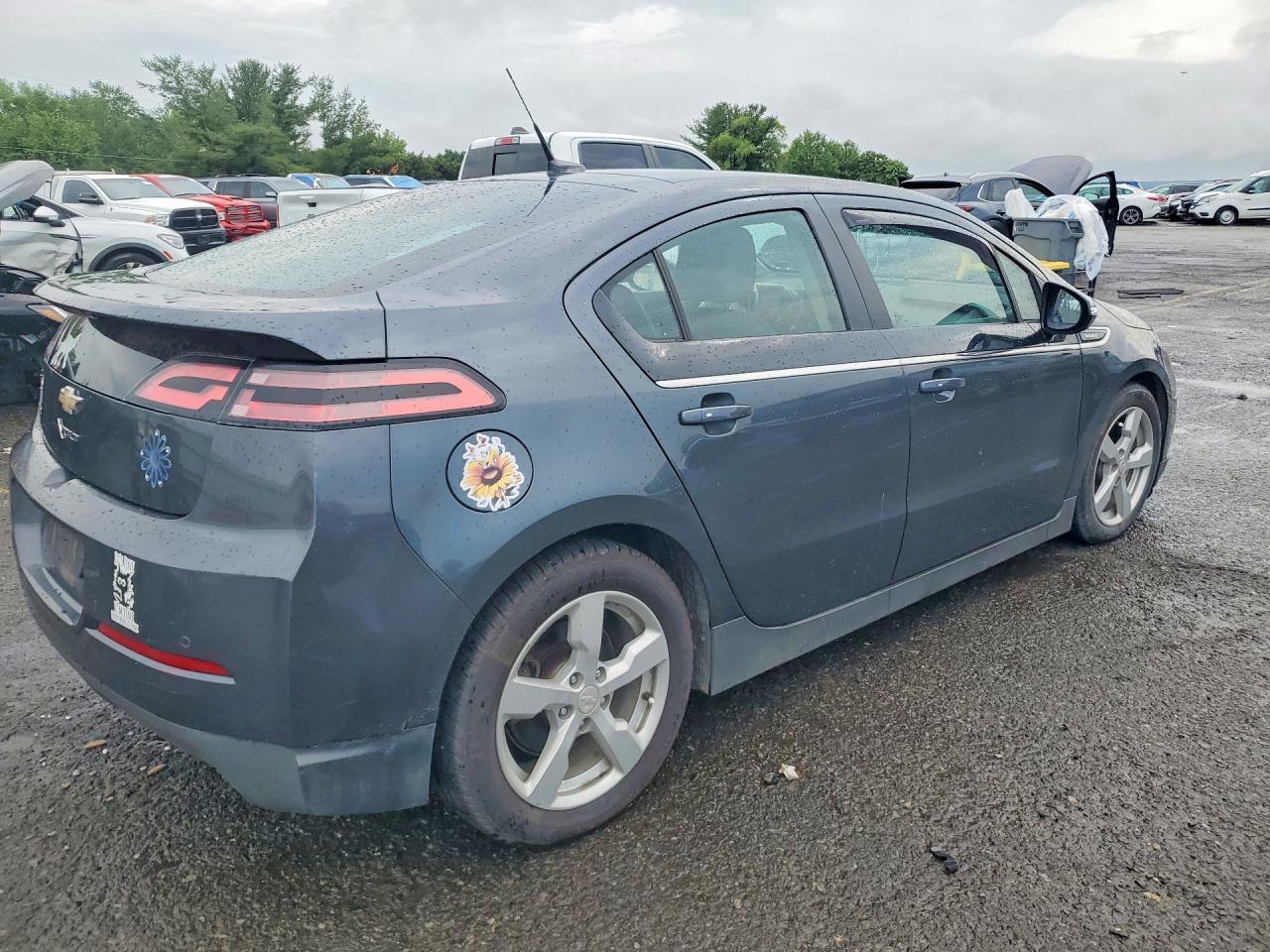 2013 Chevrolet Volt - Image 3