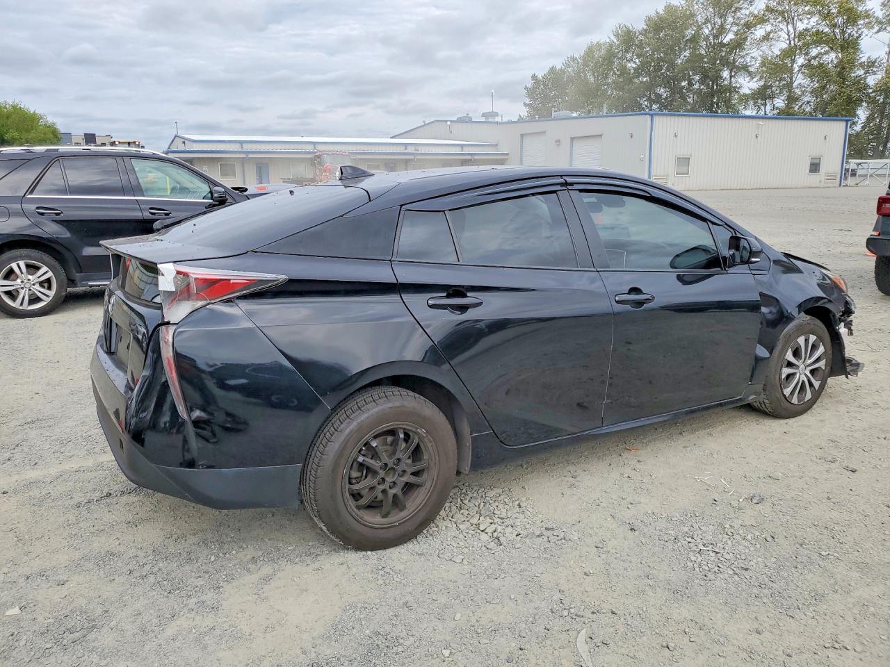2016 Toyota Prius Three - Image 3