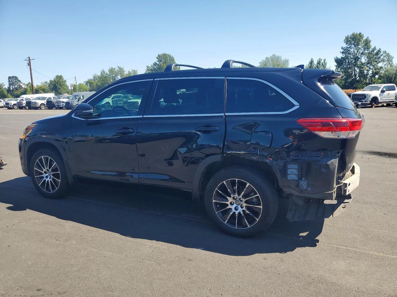 2018 Toyota Highlander Se - Image 2