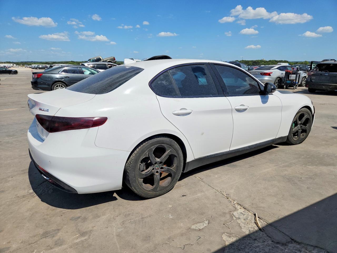2018 Alfa Romeo Giulia - Image 3